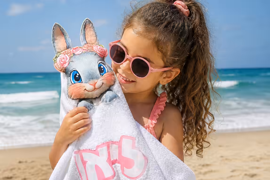 מתנה סוף שנה לילדי הגן - מגבת עם בובה ארנבת