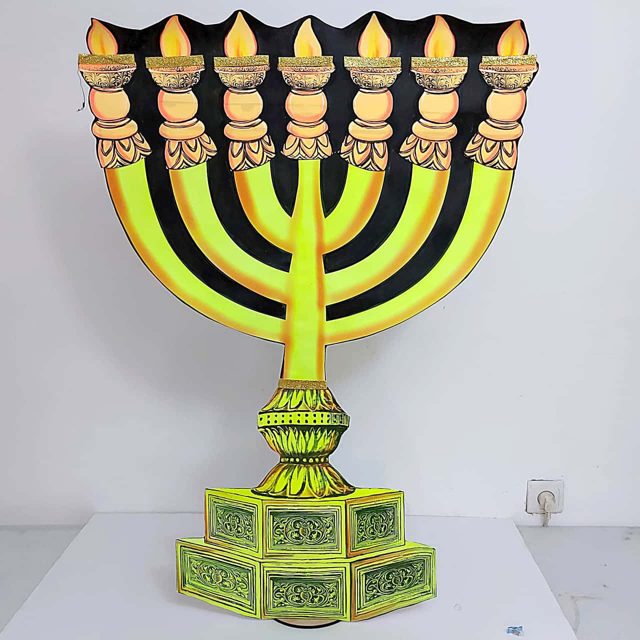דמות מנורה לחנוכה בגן ילדים