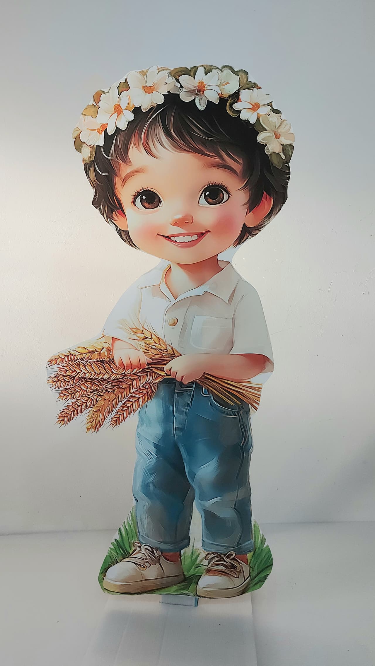 דמות ילד עם חיטה לשבועות - עיצוב לגני ילדים