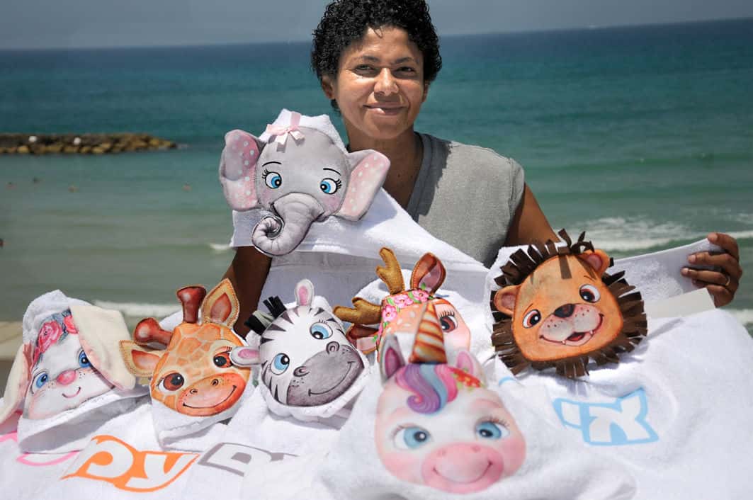 ,מתנה סוף שנה,מגבת קפוציון עם חיה חמודה ושם הילד - עיצוב לגני ילדים
