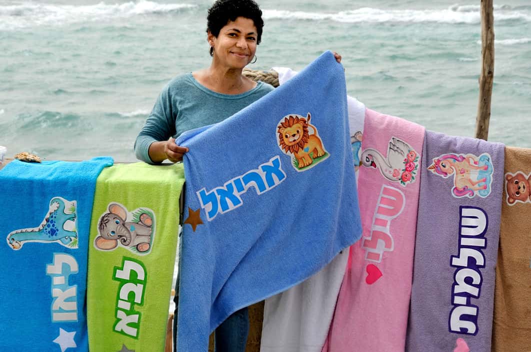 ,מתנה סוף שנה,מגבת עם שם ואיקון - עיצוב לגני ילדים